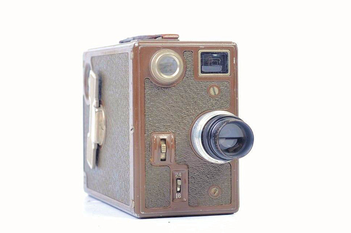 Camera Bell & Howell Filmo 121 - vue de face