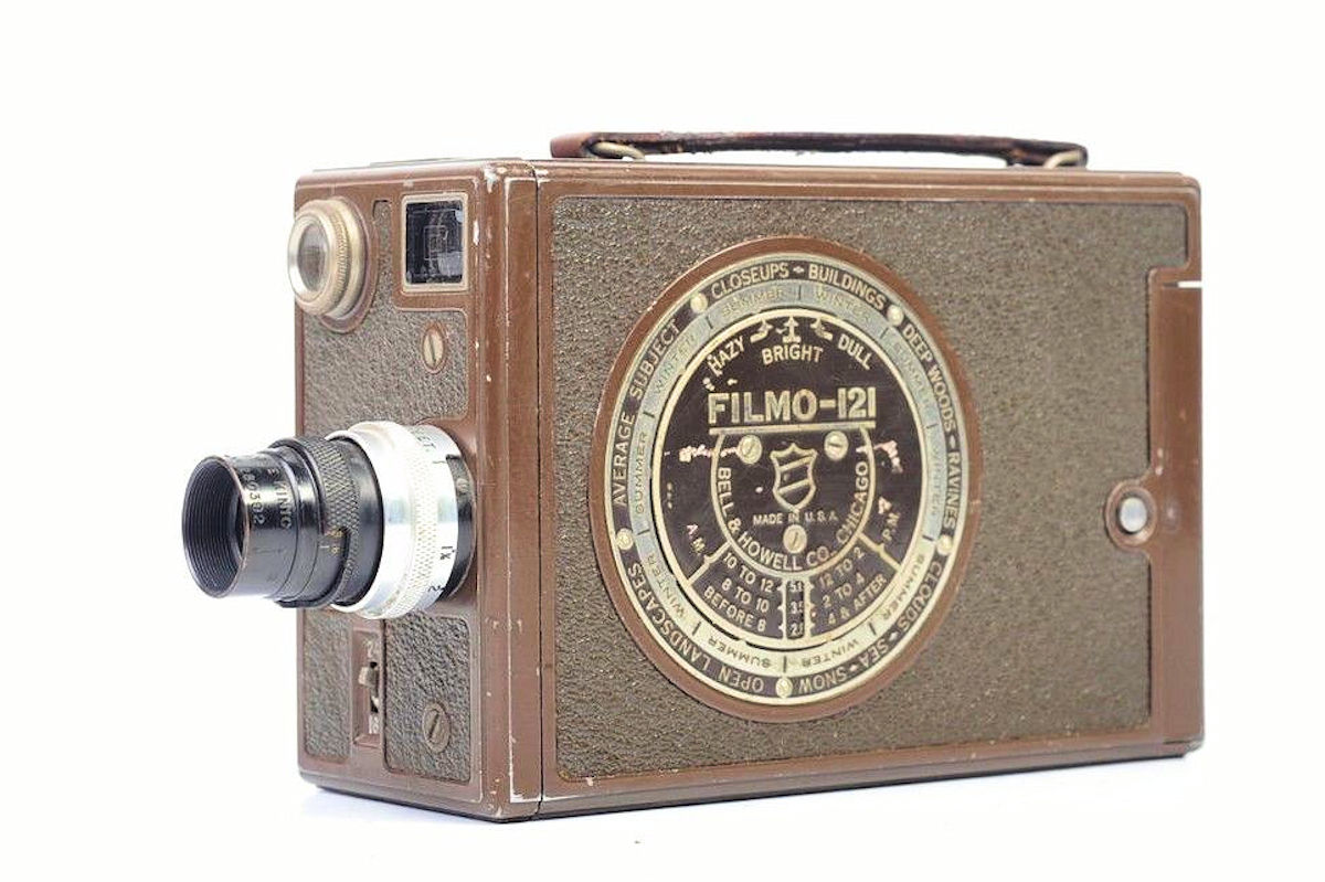 Camera Bell & Howell Filmo 121 - vue 9/4 gauche