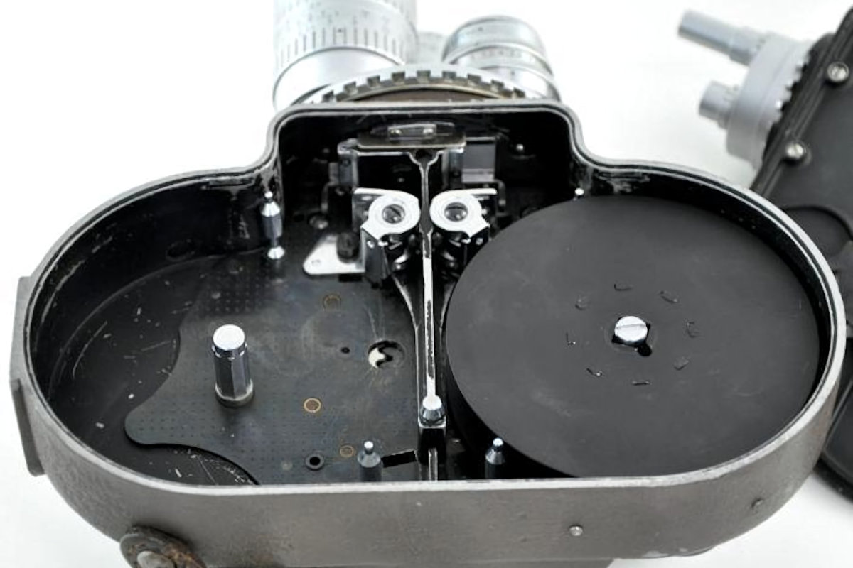 Camera Bell & Howell Filmo Auto 8 - coté gauche