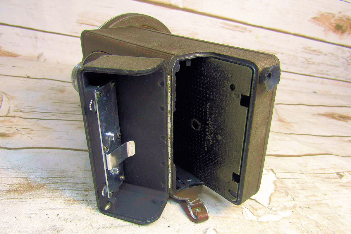 Camera Bell & Howell Filmo Auto Master- ouverte