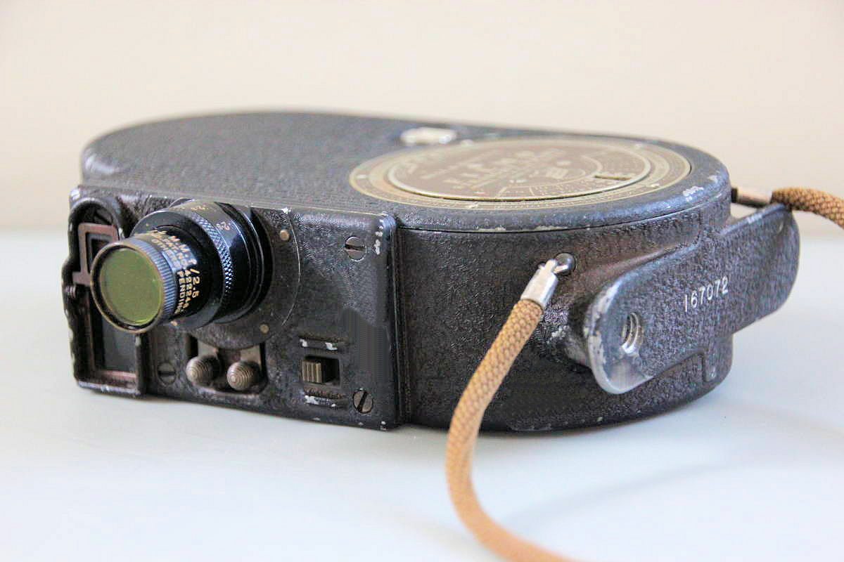 Camera Bell & Howell Filmo Straight Eight - vue dessous