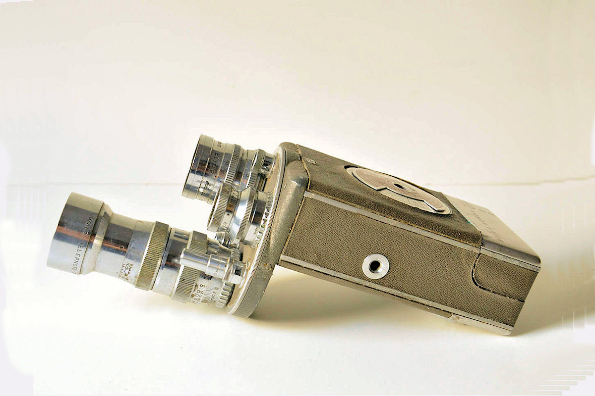 Camera Bell & Howell Auto 16 Modèle 200-TA  - Dessous