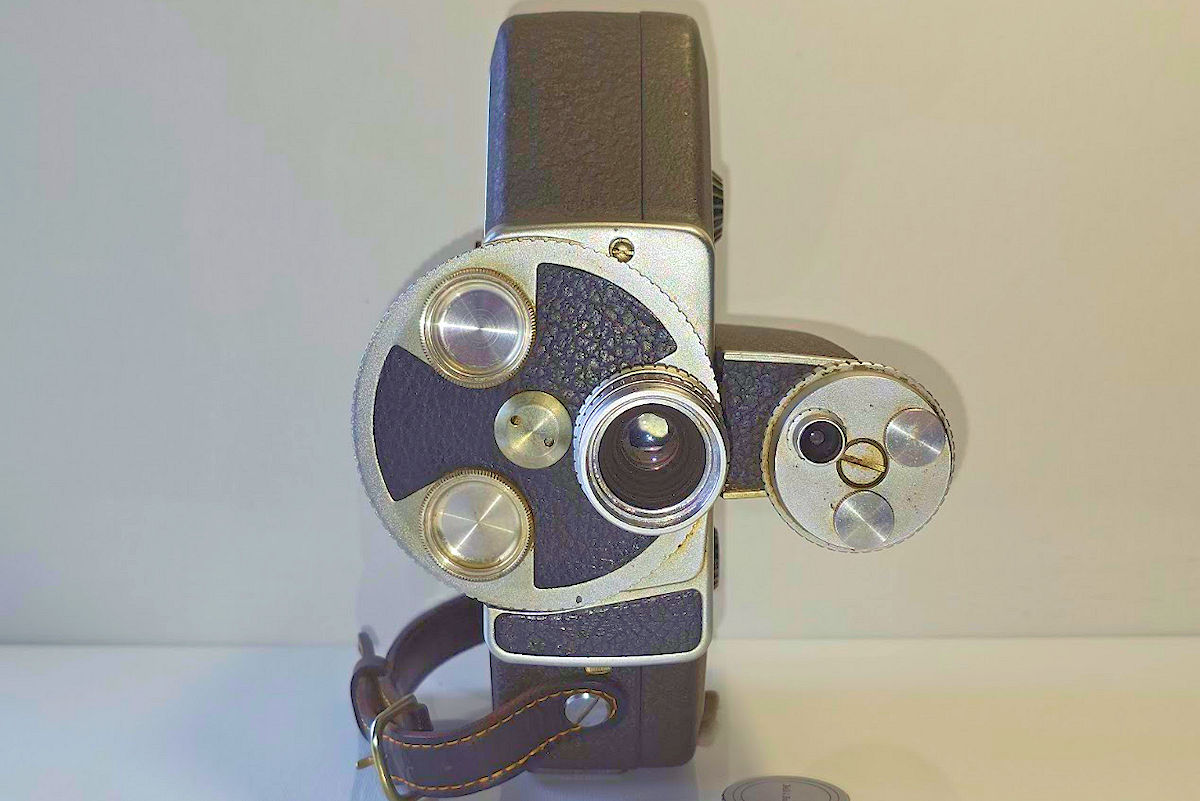 Camera Bell & Howell Modèle 240-T - Vue de face