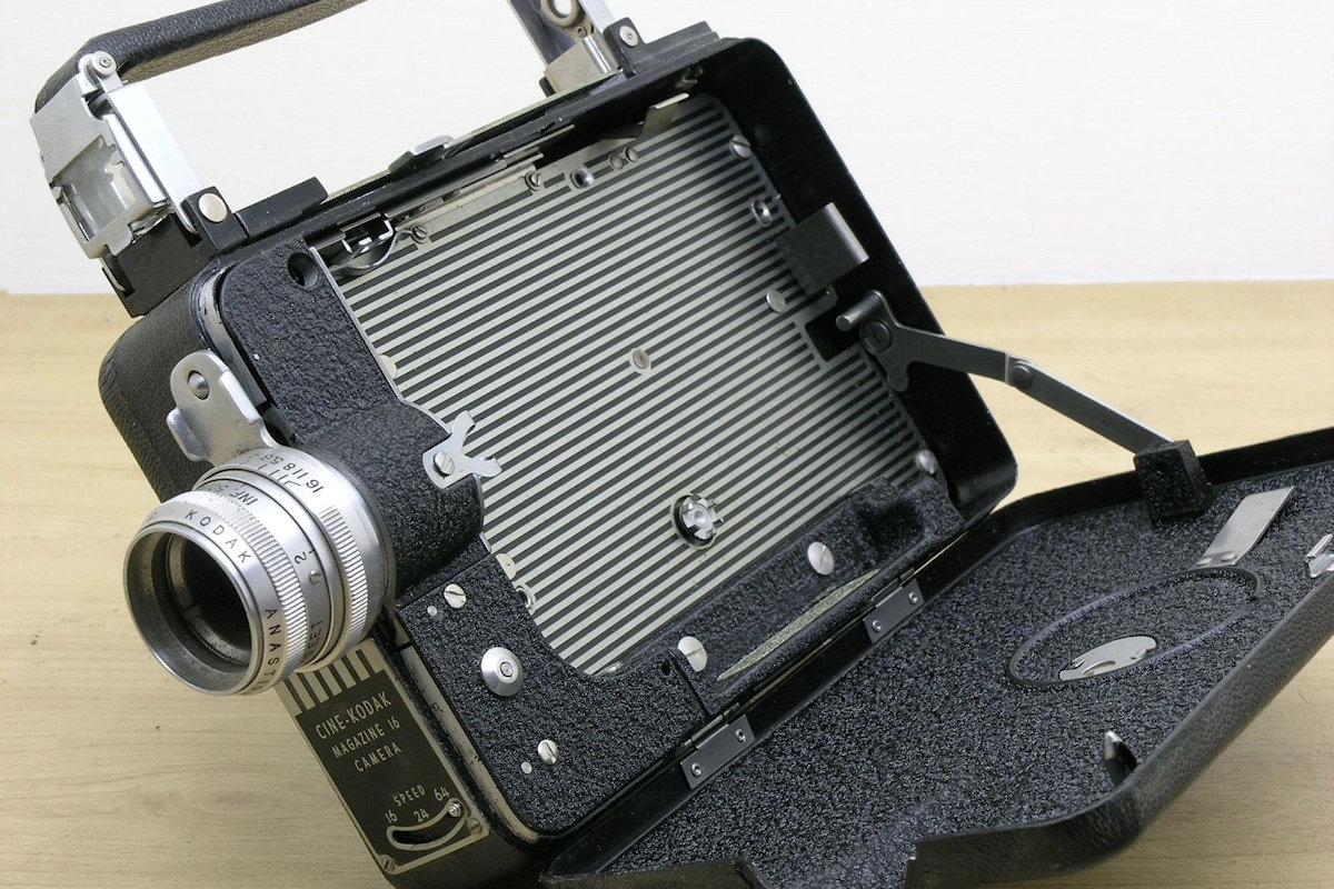 Camera Cine-Kodak Magazine 16 - ouverte