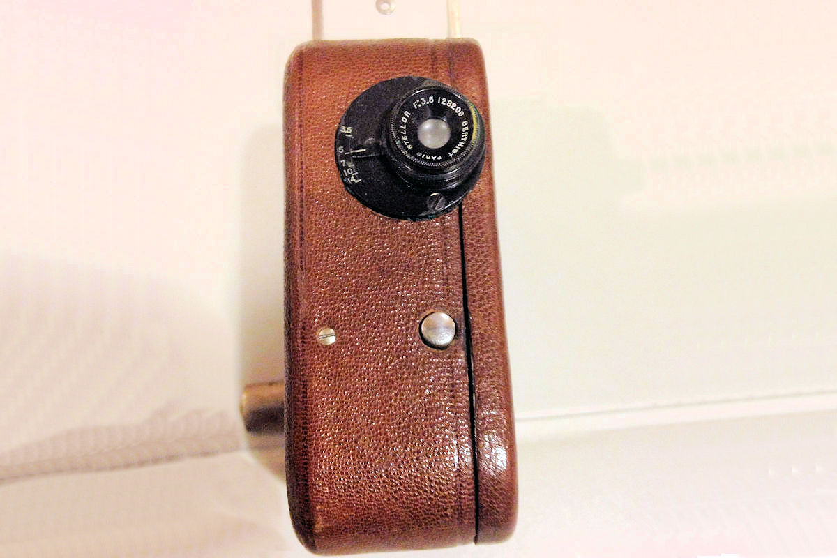 Camera Pathé Baby  - vue de face