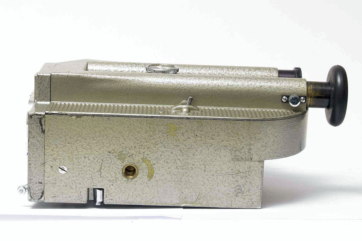 Camera Pathé WEBO-M Reflex   - Vue dessous